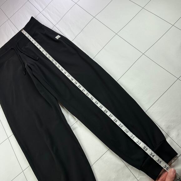 Vuori Pants Womens Medium Black Daily Jogger Athletic Sporty Travel Active Yoga - Picture 11 of 13